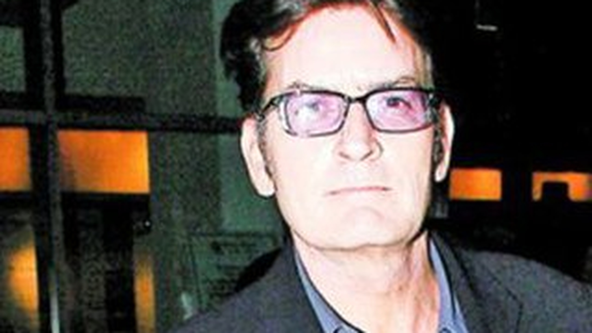 Charlie Sheen a ajuns la spital pe targa!