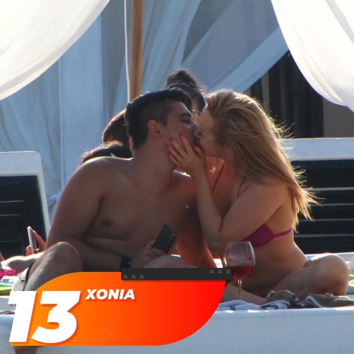 Top 30 vedete care s-au „încins” la plajă. „Luați-vă o cameră…”