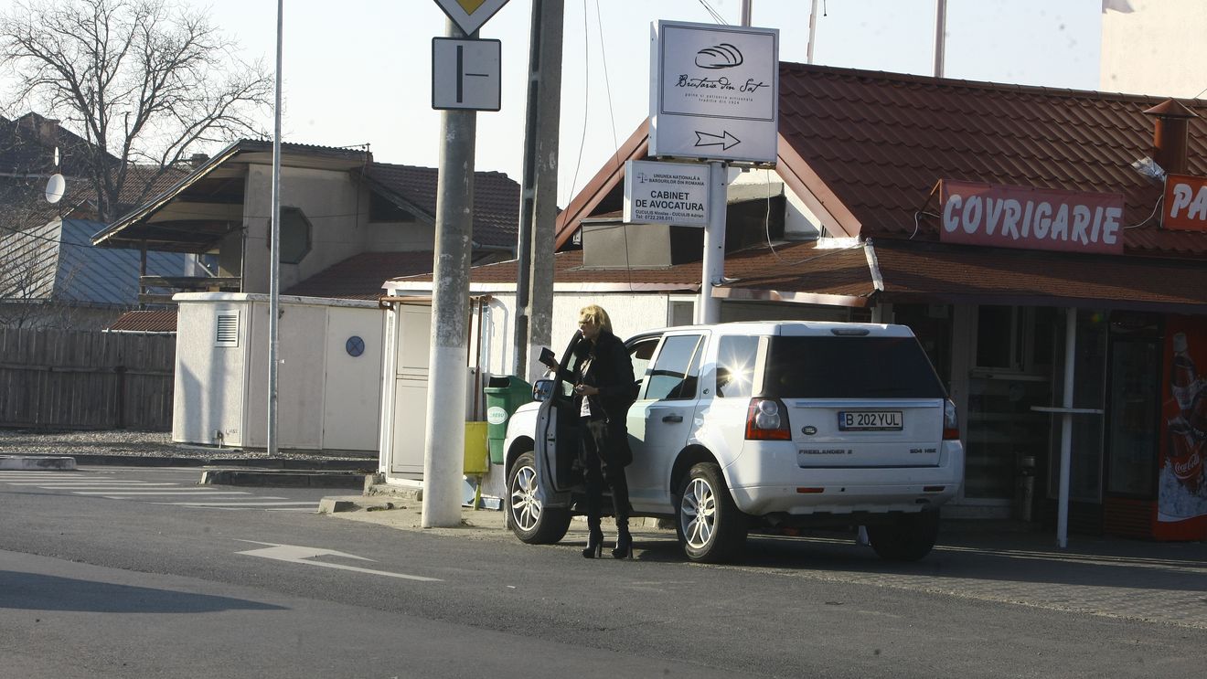 Iulia Vantur are placeri... vinovate! Blonda a poftit si a calcat stramb in drum spre studiourile din Buftea!