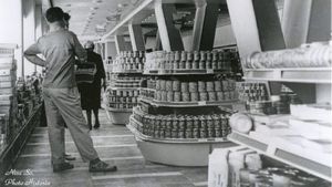 Bombonelele care făceau furori în și după comunism au revenit la Mega Image. Costă doar 5,79 de lei per 100 de grame