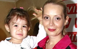 Daciana Sarbu si Victor Ponta pregatesc aniversarea fetitei lor, Irina, care implineste 4 ani. "Va fi petrecere adevarata, cu tort si alaturi de colegii sai de la gradinita"