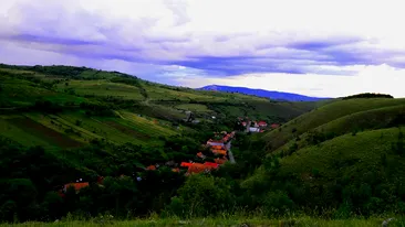Euronews a făcut un reportaj despre „satul fără hoți” din România! Aici nu există uși încuiate și oamenii nu-și ascund banii