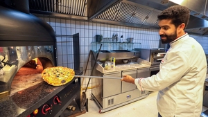 E ireal ce a găsit o femeie în pizza comandată de la un restaurant celebru. Nici măcar nu a fost despăgubită