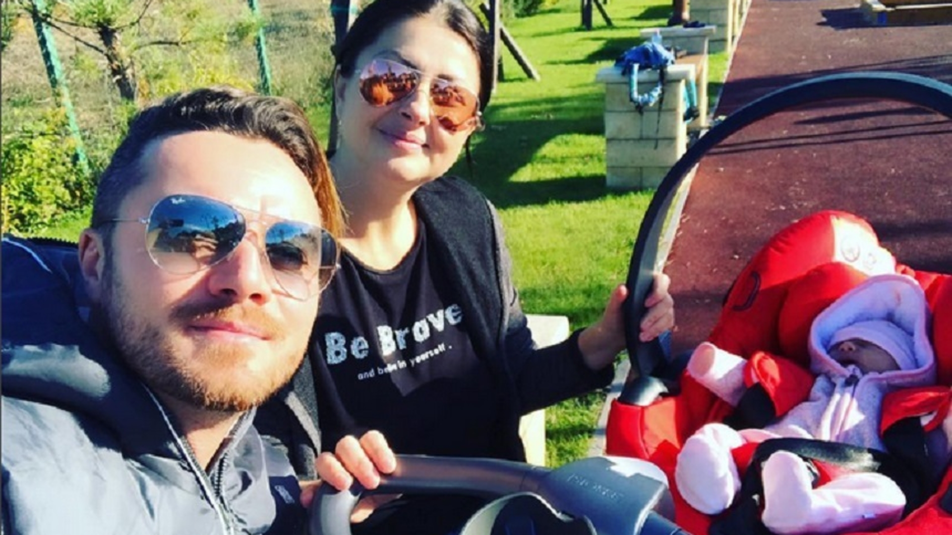 Tavi Clonda şi-a dus fetiţa la iarbă verde! Ipostaza în care a fost pozat de Gabriela Cristea i-a sensibilizat pe toţi