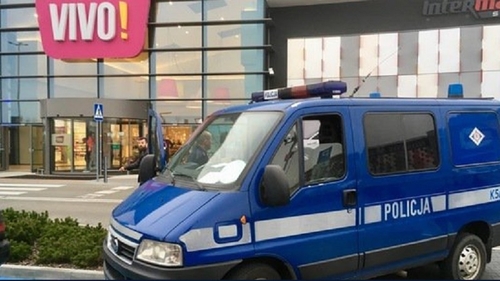 VIDEO / Atac sângeros în Polonia! Un bărbat a înjunghiat mai multe persoane într-un mall: un mort, cel puţin ŞAPTE răniţi