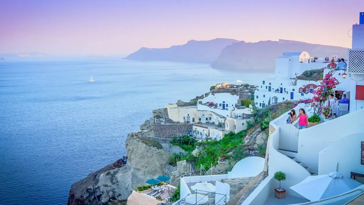 Ce prețuri sunt în Grecia în 2025. Mai merită să te duci? „Nu e ca în România, unde ți se dă o...”
