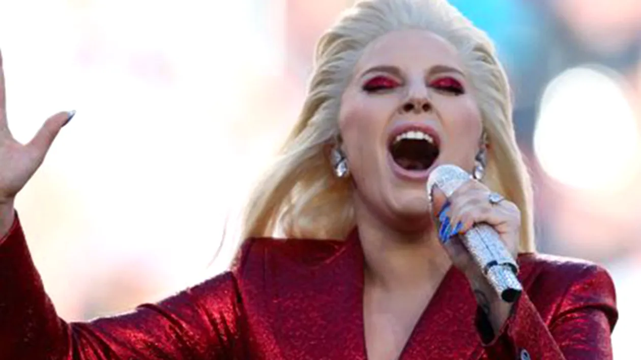 Lady Gaga a facut furori la Super Bowl si a acaparat intreg internetul