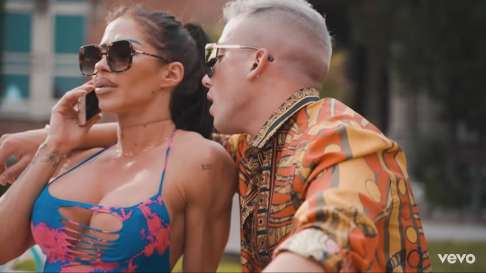 Eva Kent a făcut senzație în cel mai nou videoclip al unui star internațional! Cum arată acum fosta asistentă a lui Capatos