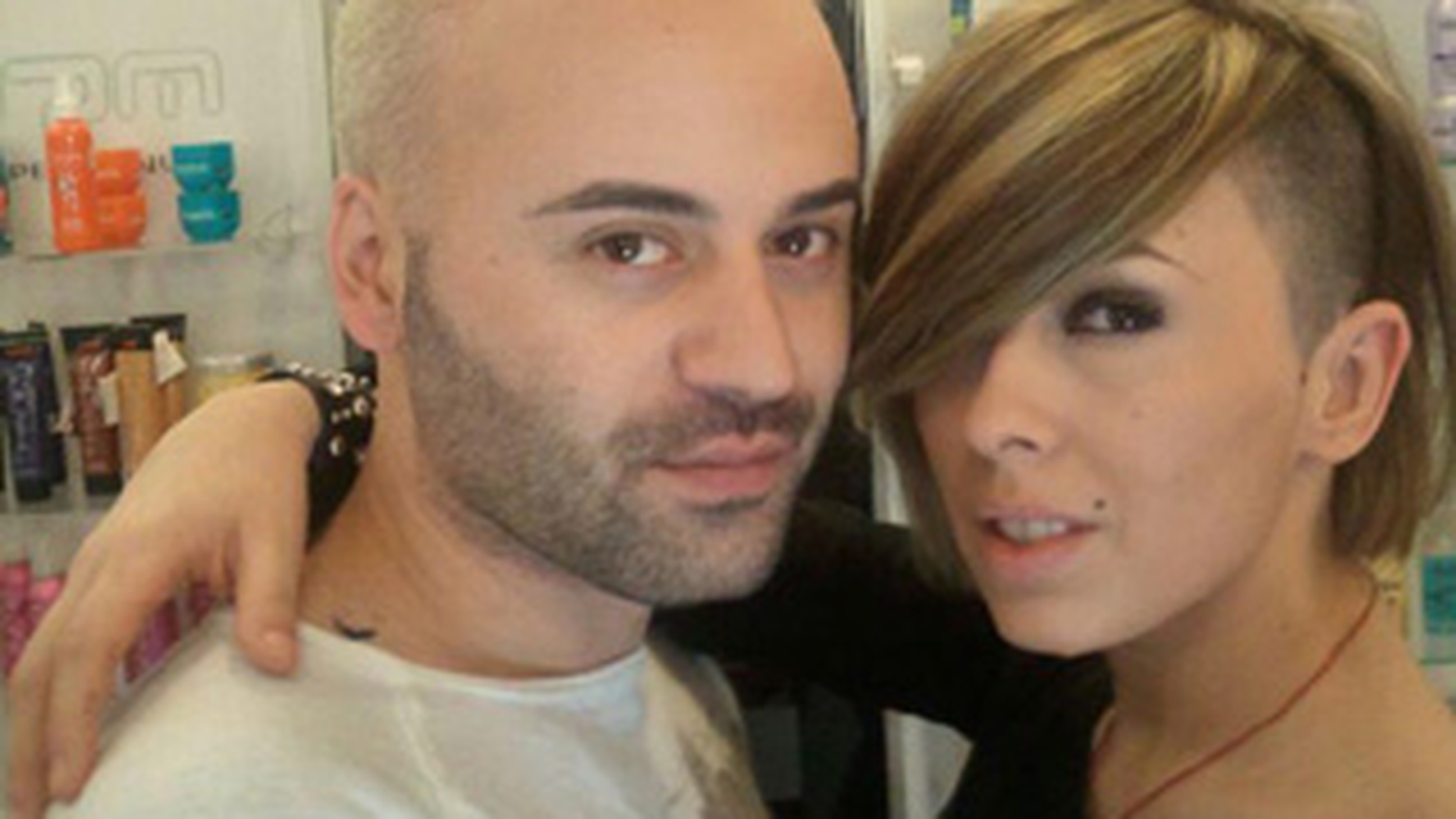 WOW, ce schimbare! Matteo s-a facut blond! Ce crezi, ii sta mai bine?