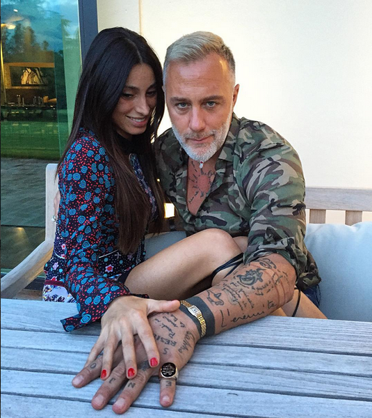 Acest video a devenit viral instant! Ce a făcut un celebru milionar italian de faţă cu soţia! Imagini demenţiale