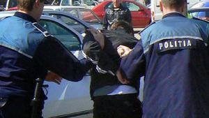 Un hoț din Botoșani, prins de un polițist aflat în timpul liber. Agentul a auzit strigătele de ajutor ale femeii care fusese tâlhărită