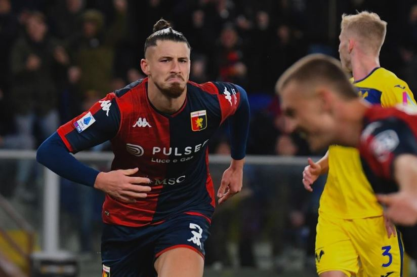 Radu Drăgușin, titular de drept la Genoa (sursa: instagram)