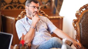 EXCLUSIV ŞOCANT. L-am descoperit pe politicianul cu…17 maşini în declaraţia de avere!
În total, ele valorează…Are două Rolls-uri (unul negru, altul roşu), un Ferrari, un Aston Martin şi mai multe BMW-uri şi Mercedes-uri