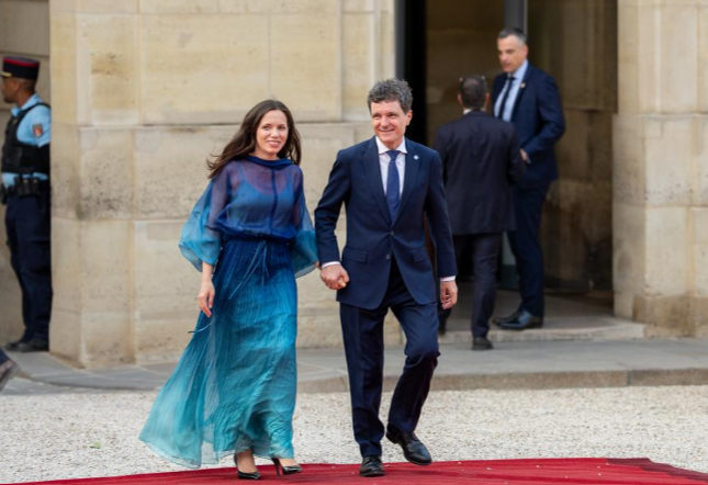 Cum s-a îmbrăcat Mirabela Grădinaru la dineul organizat de Emmanuel Macron. Imagini inedite de pe covorul roșu