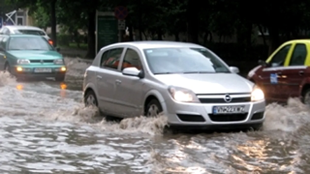Peste 250 de persoane din judetul Sibiu evacuate de teama ca locuintele lor ar putea fi inundate