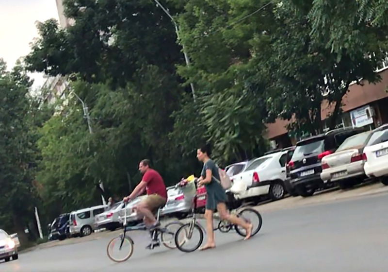 Corina și Robert, cu bicicletele la plimbare