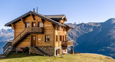 IREAL! Cât costă pe noapte să închiriezi o cabană în mini-vacanța de Rusalii 2025