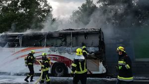 Un autocar cu 49 de români a fost mistuit de flăcări pe o autostradă din Austria