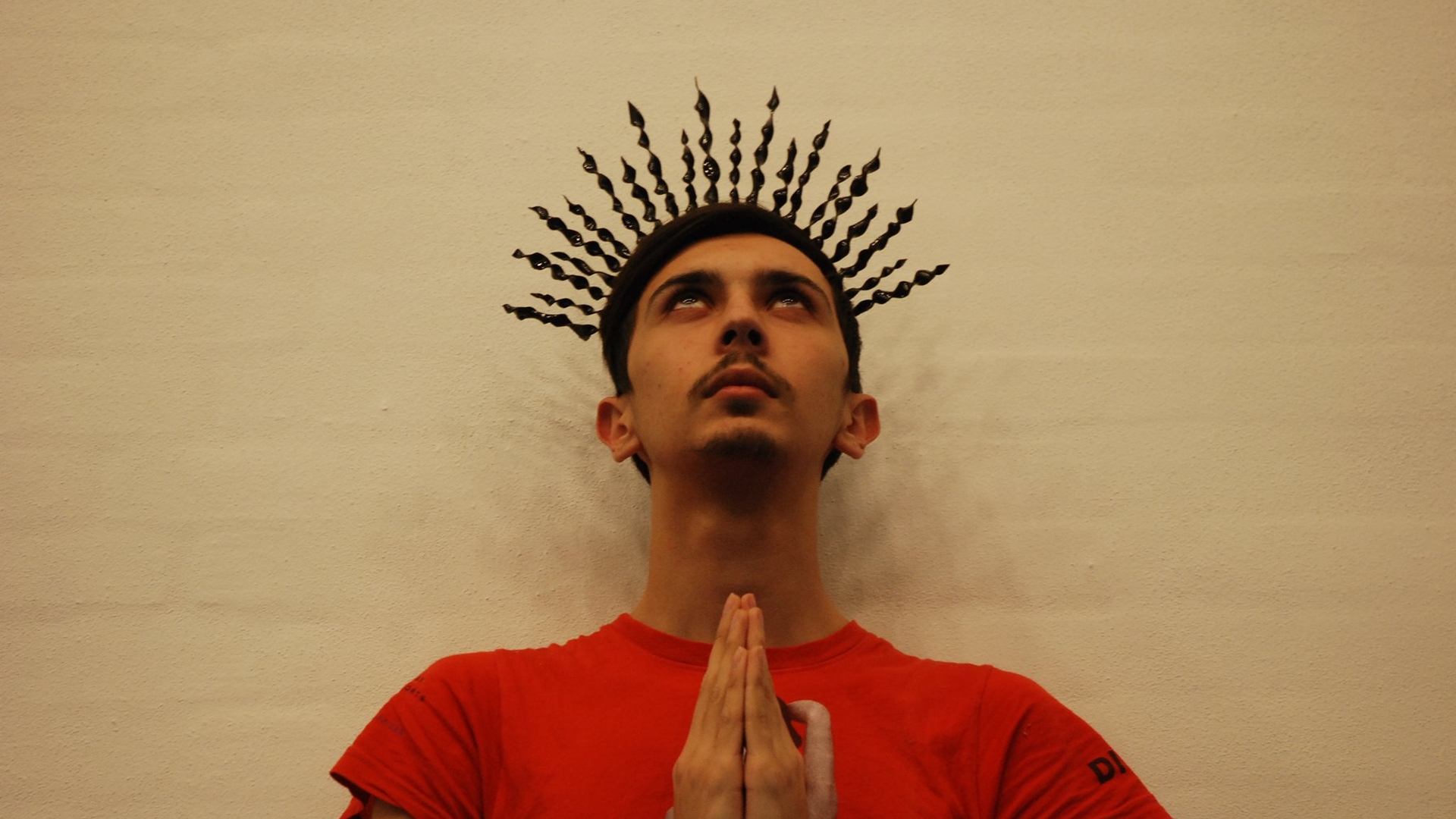 Succes rasunator cu o colectie care a scandalizat Biserica! Un designer roman a ajuns s-o imbrace pe Lady Gaga!