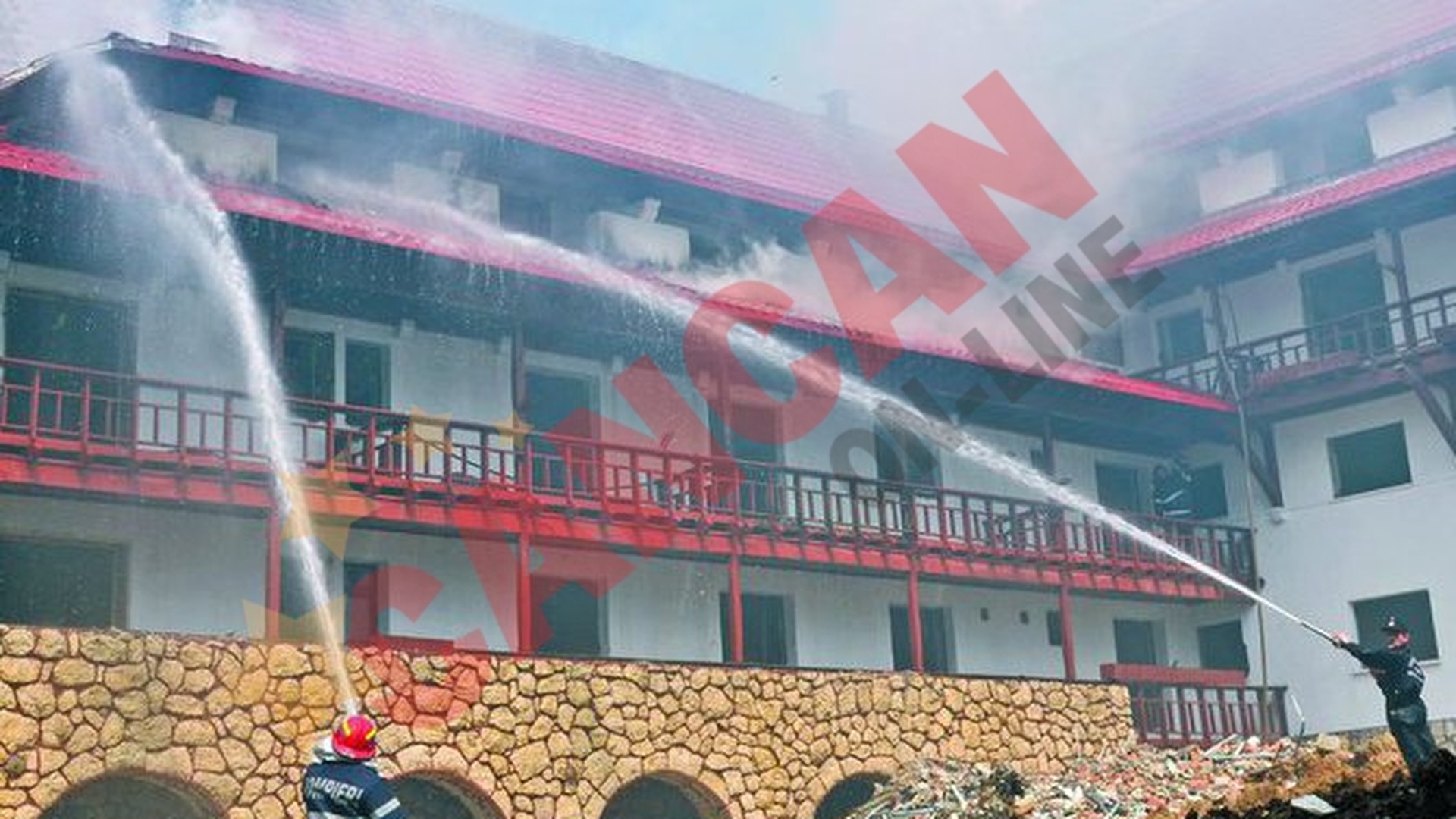 Hotelul lui Copos a luat foc