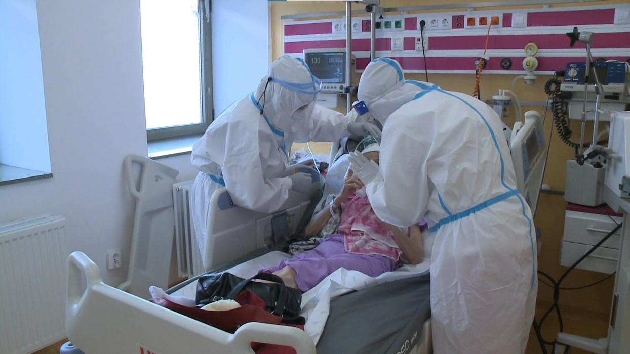 Am intrat în izolatorul de la UPU. Cum arată locul unde pacienţii cu COVID-19 luptă pentru viaţa lor