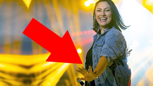 Andra Măruță s-a împlinit sau chiar e însărcinată?! Cum a apărut pe scenă la Satu Mare, în timpul ultimului concert
