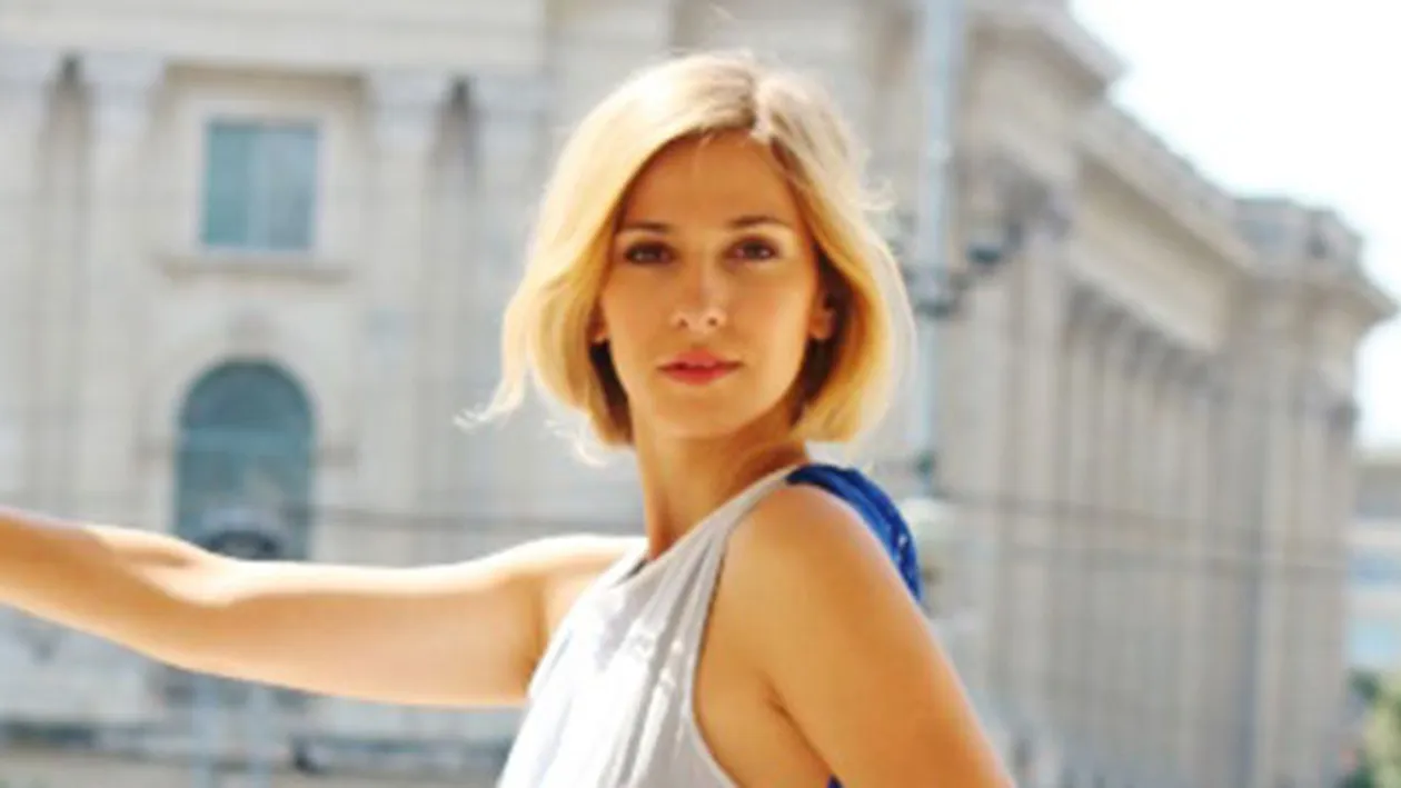 Dana Rogoz, intr-o rochie vaporoasa prin care i s-a vazut forma sanilor