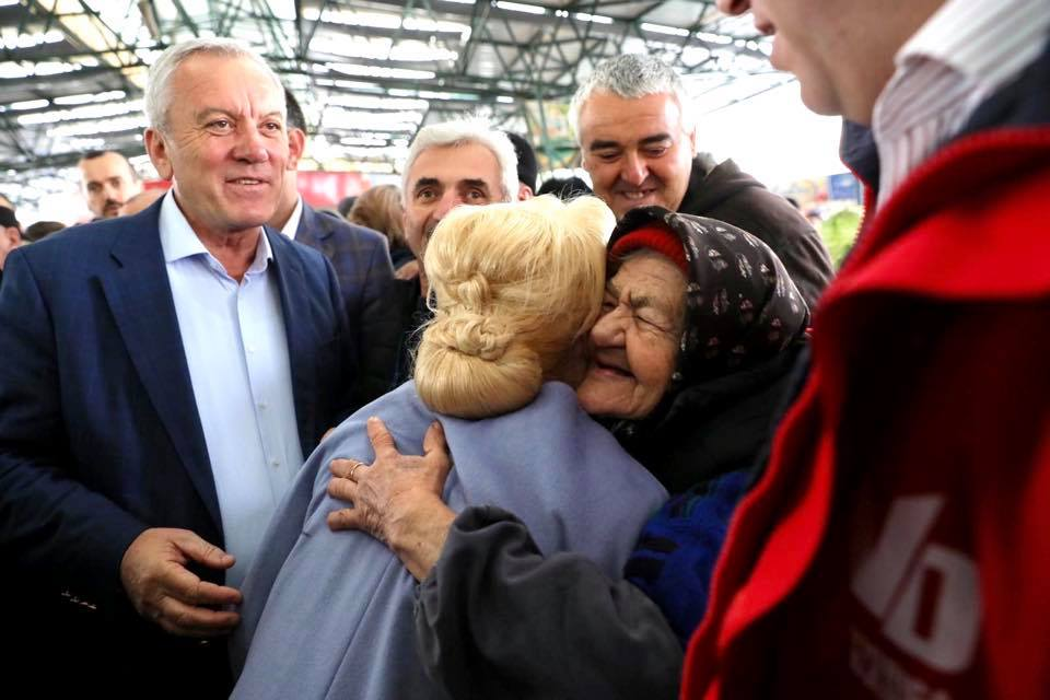 Soțul Vioricăi Dăncilă are un salariu mai mare decât șefa PSD. I-a dăruit un ceas de 20.000 de euro și dețin împreună 4 case