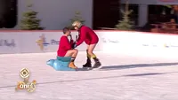 Răzvan Simion şi Dani Oţil au patinat goi la TV! Cum au ajuns în această ipostază ruşinoasă: Nu mai faceţi filmuleţe ca să le puneţi pe net. Imaginile sunt virale