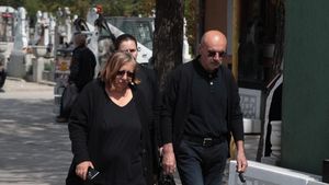 Părinții lui Răzvan Ciobanu, zi și noapte la căpătâiul fiului lor. Designerul va fi condus joi pe ultimul drum