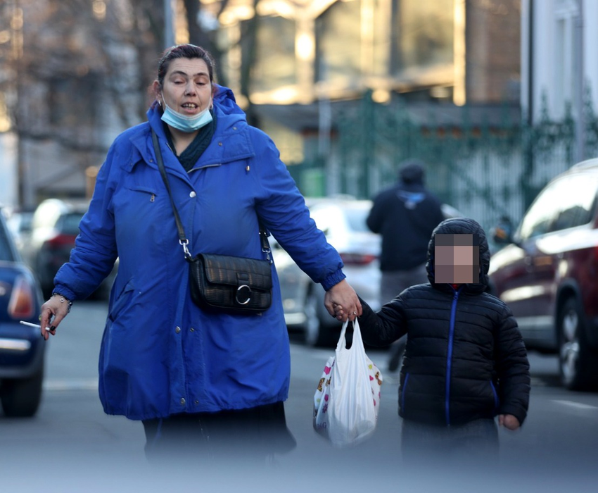 Ioana Tufaru a ieșit la plimbare cu băiețelul ei, Luca