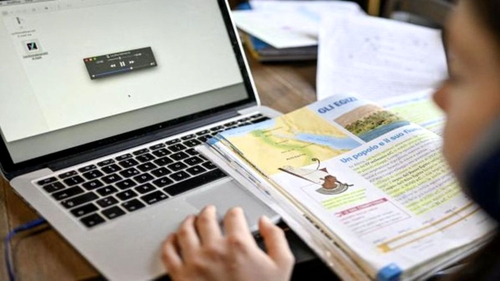 Anunțul făcut de Ministerul Educației. Ce elevi vor face cursuri online săptămâna viitoare