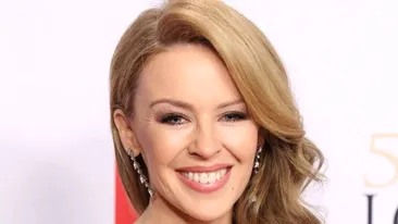Kylie Minogue s-a logodit? Vezi ce inel are vedeta!