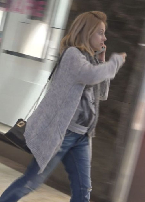 Simona Gherghe, însărcinată în 6 luni, și-a etalat burtica la mall