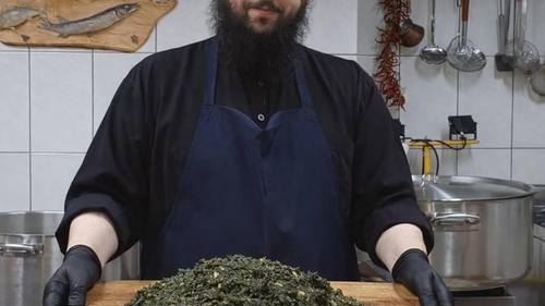 Rețeta de mâncărică de urzici a unui călugăr de la mănăstire. Preparatul de post făcut din doar câteva ingrediente