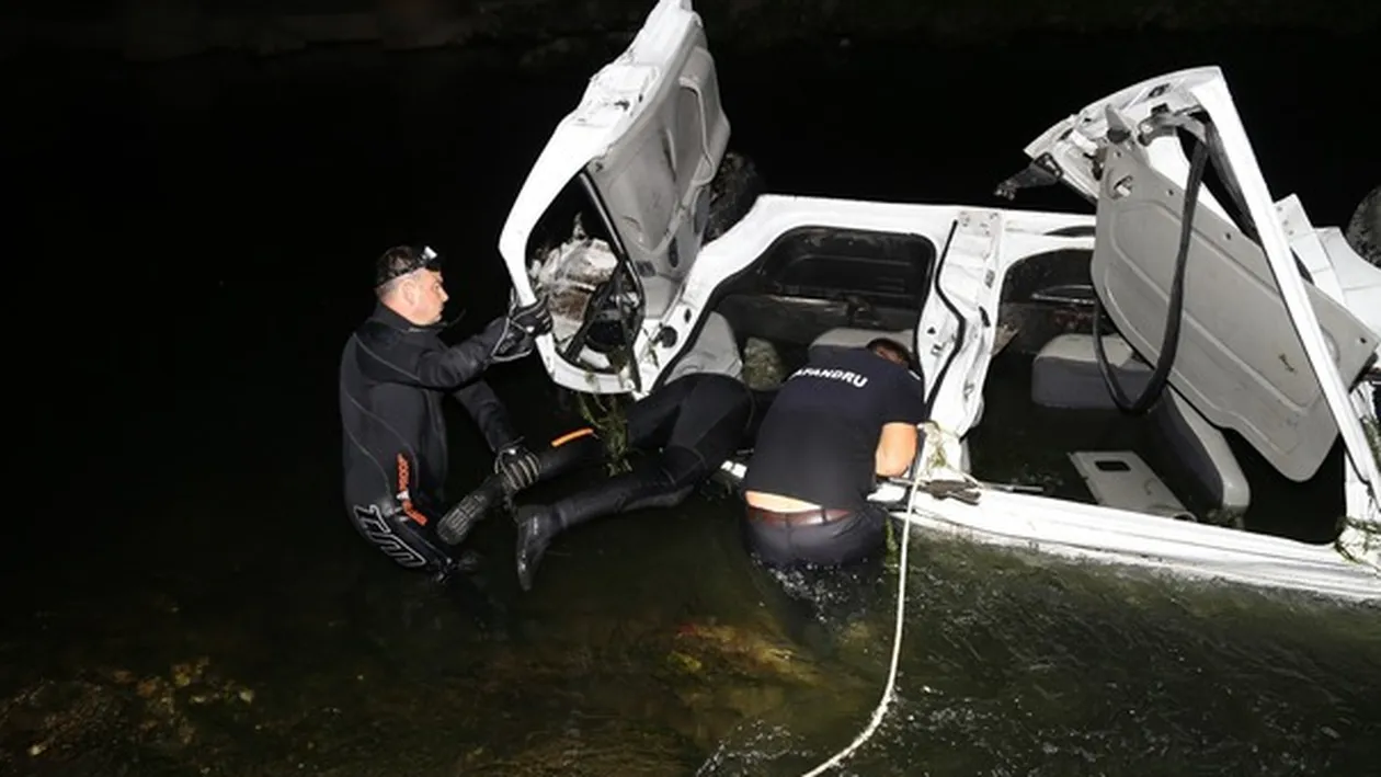 Accident cumplit la intrarea în BUCUREŞTI! Trei persoane, printre care o fetiţă de opt ani, au murit!