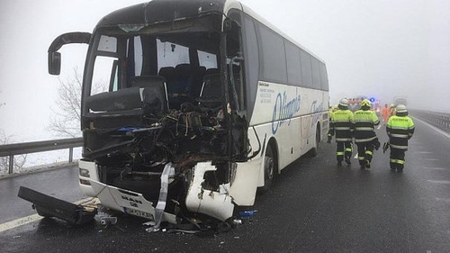 Un autocar românesc, implicat într-un accident grav în Germania! Cel puţin nouă persoane au fost rănite