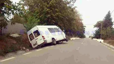 Un microbuz s-a răsturnat pe un drum din Teleorman. Bilanțul victimelor