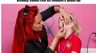 Isi pierd copilaria! Fetite de trei ani sunt machiate, pensate si chiar tatuate intr-un salon de cosmetica profesional