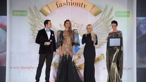 A primit titlul de cea mai "fashion" vedeta, dar aparitiile ei lasa de dorit! Anda Adam, abonata a rubricilor "Prost imbracate"!