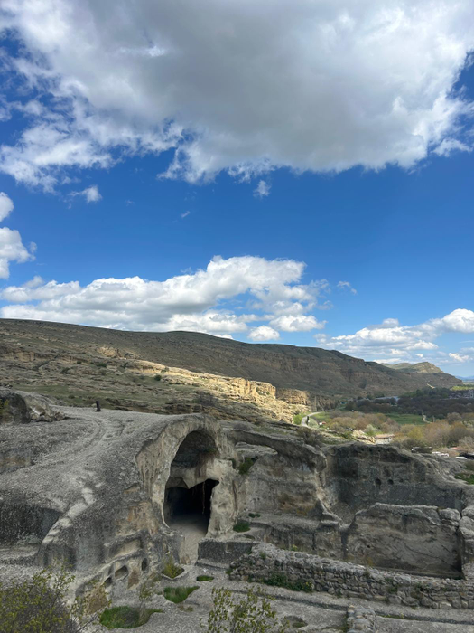 Check in | Cum a fost experiența la Uplistsikhe din Georgia. Cât am plătit pentru orașul rupestru asemănător cu Cappadoccia