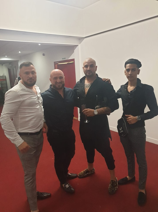 Video șocant! Rivalul Cordunenilor a snopit în bătaie trei bărbați, într-un club de manale: ”Băi, dacă mai dați dedicații pentru…” Cu o mână i-a pocnit, cu cealaltă a filmat totul