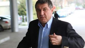 Averea lui Victor Becali e pe ducă! Banca i-a luat zeci de case şi imobile. Ce s-a întâmplat cu vărul lui Gigi Becali