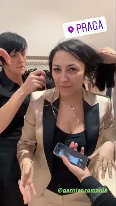 Andra, filmată nemachiată în Praga. Unii dintre oameni au fost uimiți de felul în care arată artista naturală, iar alții au criticat-o