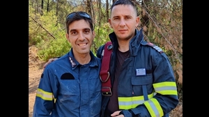 Ce cadou a primit un pompier român de la colegul său grec: ”Ai venit să ne ajuți să stinge incendiile?”
