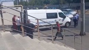 S-a aruncat de la etajul 7 al unui bloc din Capitală! Femeia de 44 de ani, care trecuse recent printr-un divorț, n-a mai avut nicio șansă