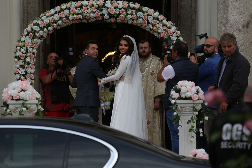 Sandra Bachici vs Ilinca Vandici. Cum s-au îmbrăcat cele două în ziua cununiei lor religioase