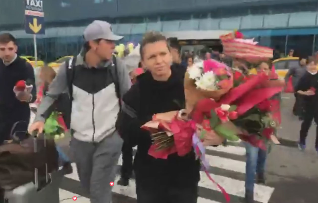 Surpriză! Cu ce maşină au venit să o ia pe Simona Halep de la aeroport, după înfrângerea dramatică de la Australian Open