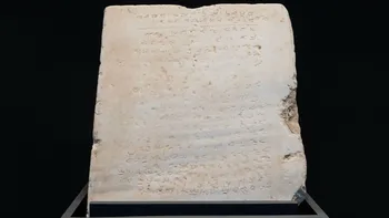 Cea mai veche piatră gravată cu cele 10 porunci a fost vândută la licitație. Suma uriașă plătită de cumpărător