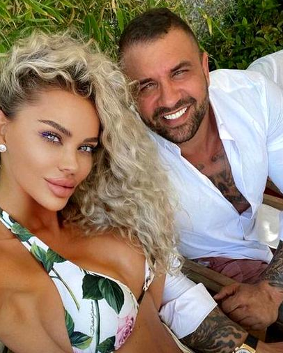 Bianca Drăgușanu, așa cum nu ați văzut-o niciodată! Vedeta și-a dat jos extensiile și a apărut la plajă cu parul creț, natural